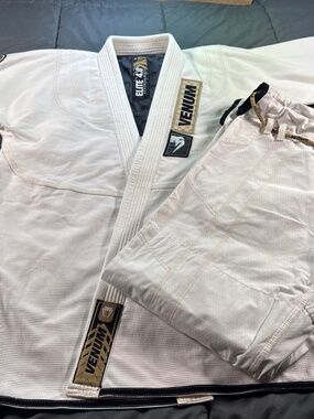 NEW Venum Elite 4.0 Hypercharged A4 BJJ Gi White with no belt